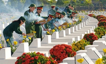 Des Vietnamiens en Ukraine soutiennent la construction du mémorial des martyrs de Gac Ma