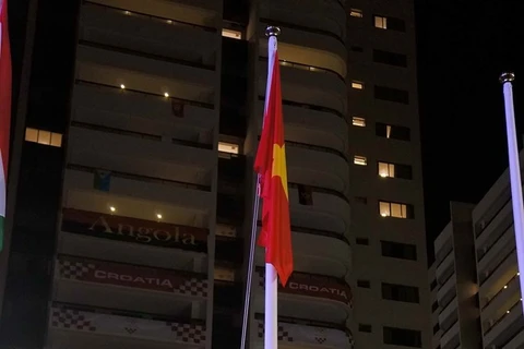 Le drapeau national du Vietnam au village olympique