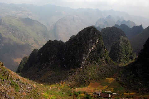 Développement touristique du plateau calcaire de Dông Van