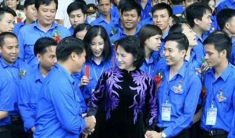 La Présidente de l’AN reçoit 445 jeunes exemplaires du Vietnam