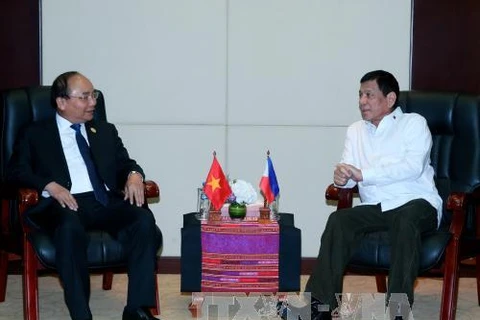 Le Premier ministre Nguyen Xuan Phuc rencontre le président philippin