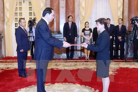 Tran Dai Quang reçoit de nouveaux ambassadeurs