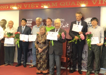 Le Prix Bui Xuan Phai : un photographe presque centenaire remporte le Grand Prix