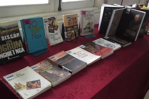 Un coin de littérature russe à la Bibliothèque de Hanoi