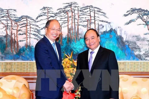 Le Premier ministre Nguyên Xuân Phuc reçoit des dirigeants de géants économiques de Chine