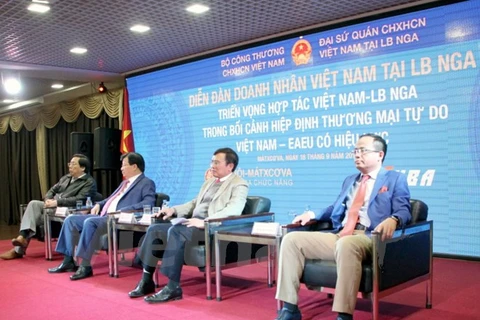 Le vice-PM Trinh Dinh Dung au Forum des hommes d’affaires vietnamiens en Russie
