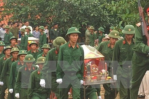 Binh Phuoc: inhumation des restes de 111 soldats morts pendant la guerre