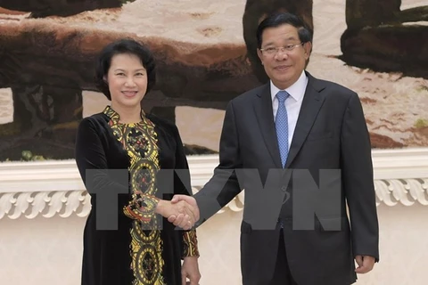 La présidente de l’AN du Vietnam rencontre le Premier ministre cambodgien