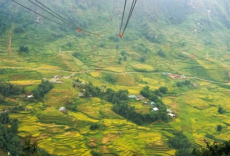 Découvrir la vallée de Muong Hoa grâce au téléphérique