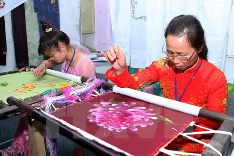 Ouverture du Festival touristique des villages de métiers traditionnels Hanoï-Vietnam 2016
