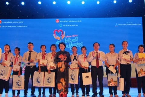 Programmes caritatifs en faveur des enfants de Cân Tho, Dak Lak et Quang Nam