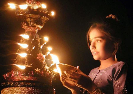 Diwali, la fête hindoue des lumières, célébrée à Hanoi