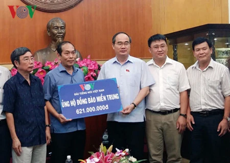 Le Front de la Patrie du Vietnam collecte des fonds pour les sinistrés du Centre