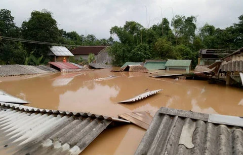 Crues et inondations: aide continue aux sinistrés du Centre