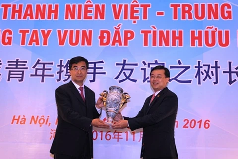 Renforcement des relations entre les jeunes vietnamiens et chinois