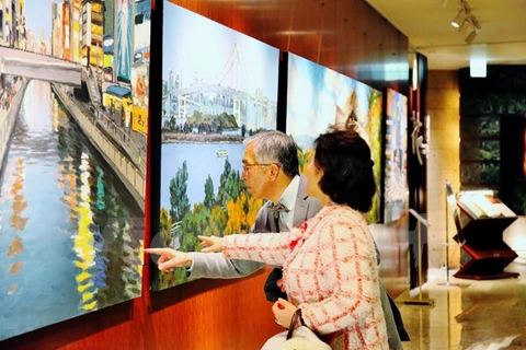 Un peintre vietnamien expose des tableaux sur des paysages japonais à Tokyo