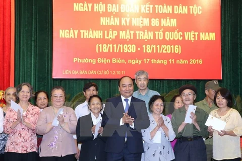Des dirigeants participent à la fête de grande union nationale à Hanoï