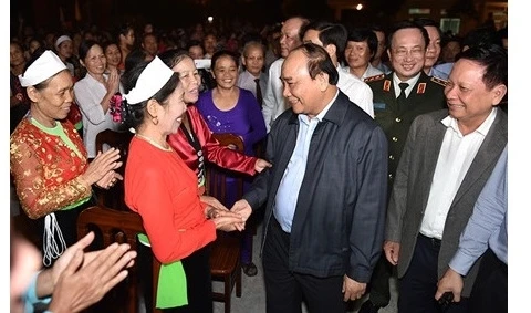 Le PM Nguyên Xuân Phuc à la Fête de grande union nationale à Hoa Binh