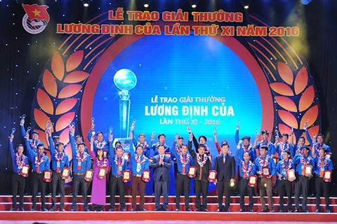 Remise du prix Luong Dinh Cua à 85 jeunes agriculteurs