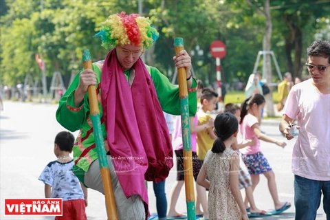 Plongée dans les souvenirs d’enfance dans les rues piétonnes