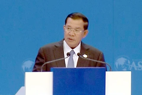 Le Premier ministre cambodgien commence sa visite officielle au Vietnam