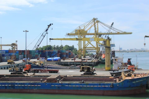 Le port de Dà Nang manutentionne sa première tonne de fret de 2017