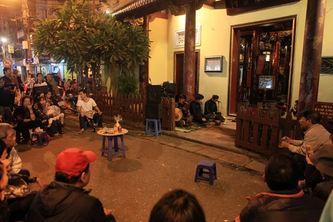 Forte vitalité du "ca trù" dans le vieux quartier de Hanoi