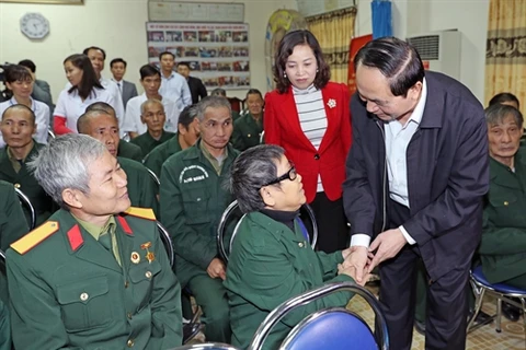 Le président Tran Dai Quang rend visite à des invalides de guerre à Ninh Binh