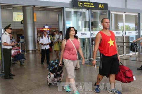 Les premiers touristes étrangers de l’année du Coq 2017 à Da Nang 