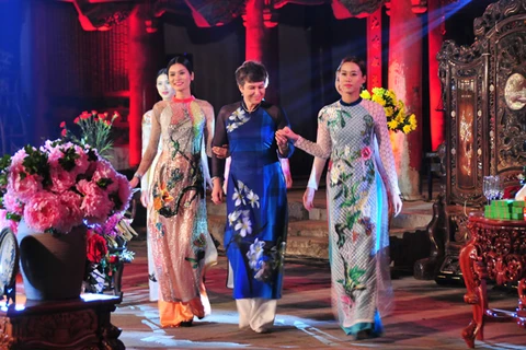 L’ao dai en fête à Ho Chi Minh-Ville