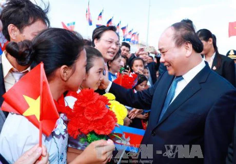 Le PM Nguyen Xuan Phuc commence sa visite officielle au Laos