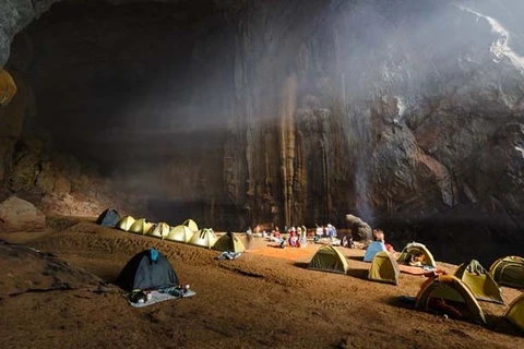 La grotte de Son Doong parmi les campings les plus impressionnants du monde 
