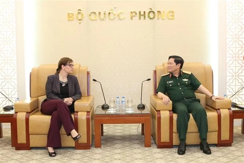 Le ministre vietnamien de la Défense reçoit l'ambassadrice israélienne 