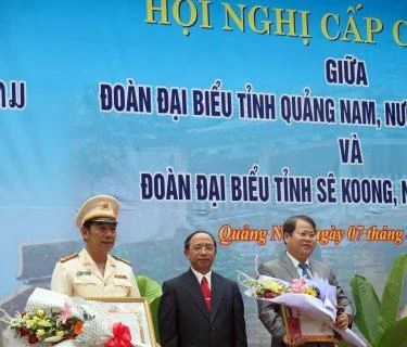 Vietnam et Laos renforcent leur coopération décentralisée