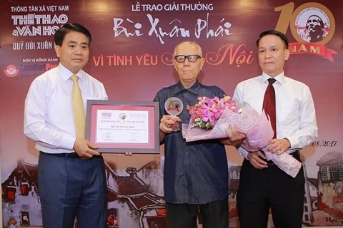 Le 10e Grand Prix "Bui Xuan Phai - Pour l’amour de Hanoï" décerné à Huu Ngoc