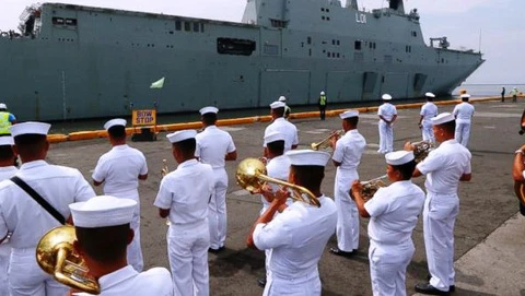 Deux navires de la Marine royale australienne aux Philippines