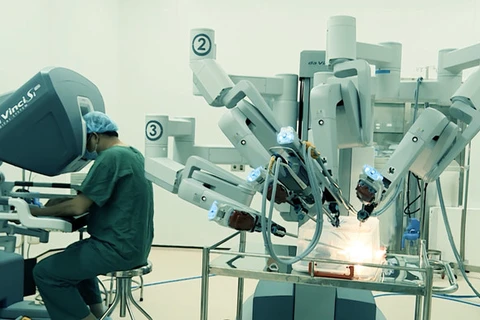 Opérations gratuites avec un système de chirurgie assistée par robot
