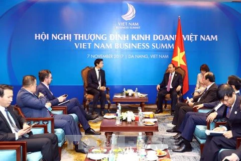 Le PM Nguyen Xuan Phuc reçoit le directeur exécutif du Forum économique mondial