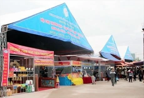 Plus de 30 entreprises signent des contrats à la Foire commerciale Vietnam-Chine