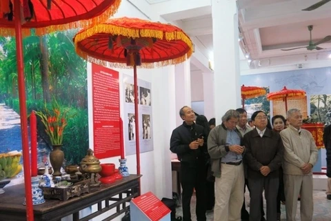 Exposition de photos et d’objets sur le mariage traditionnel de Huê