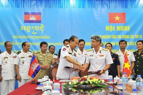 Réunion sur la patrouille maritime commune Vietnam-Cambodge 