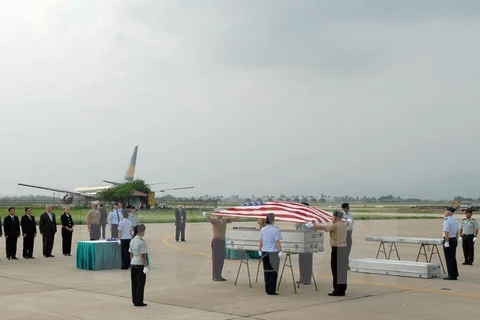 Hanoï : remise des restes de soldats américains portés disparus au Vietnam