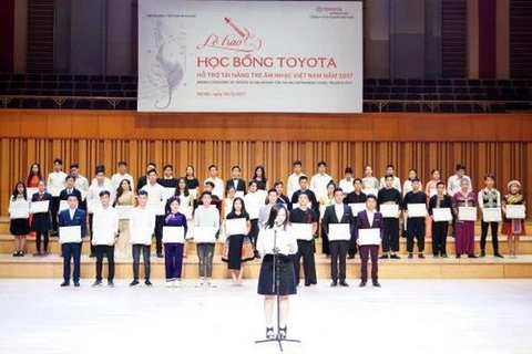Des jeunes talents musicaux vietnamiens obtiennent des bourses d'études Toyota