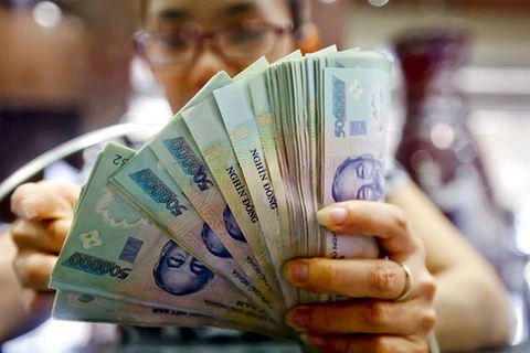 Les recettes budgétaires dépassent les prévisions de 70.000 milliards de dongs 
