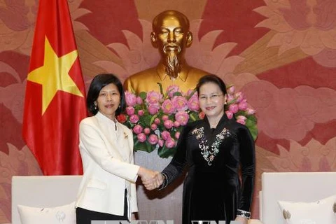 La présidente de l’A​N reçoit Mme l’ambassadeur du Canada au Vietnam