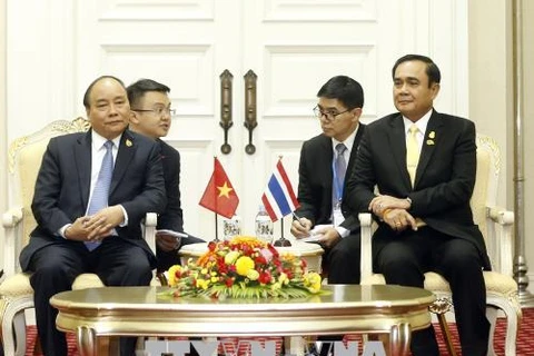 Le P​M Nguyen Xuan Phuc rencontre son homologue thaïlandais