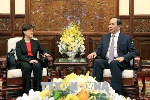 Le président Tran Dai Quang reçoit l’ambassadrice de Singapour au Vietnam