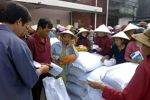 Tet du Chien : le gouvernement remet plus de 2.800 tonnes de riz à 4 provinces