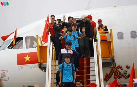 Les Vietnamiens célèbrent la victoire de la sélection de football U23