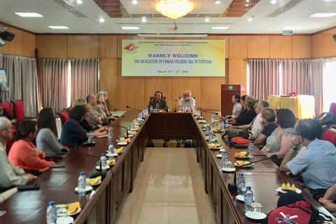 Une délégation de l'Université américaine de Vassar au Vietnam